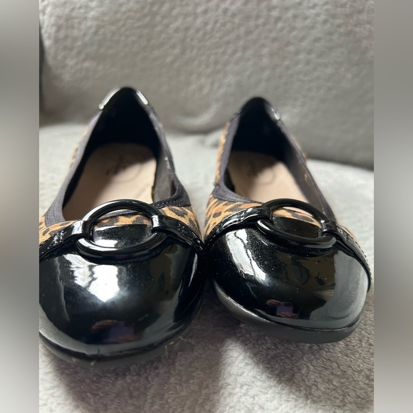 Clarks Flat Cheetah Ballet Flats Size 8 - Picture 2 of 6